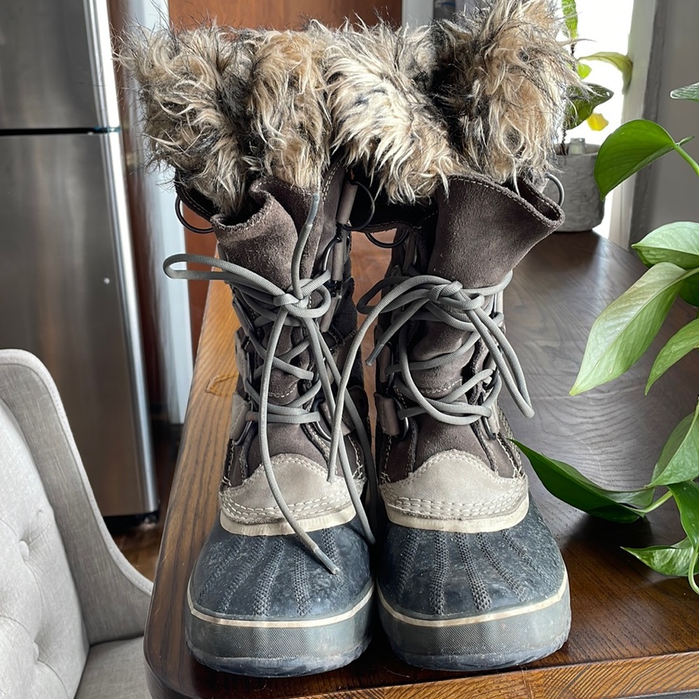 Size 9 sorel Joan of artic boots!!! In great condition!!